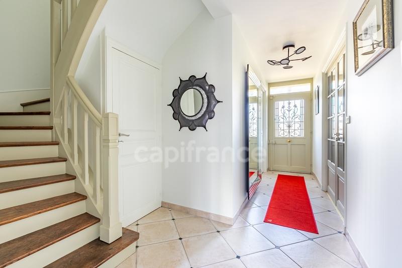 Maison - 270 m² - 8 pièces