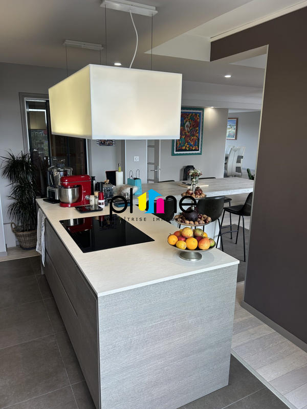 Appartement - 200 m² - 4 pièces