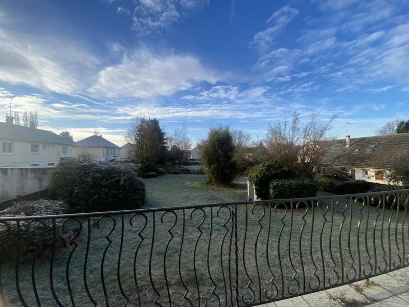 Maison - 270 m² - 10 pièces