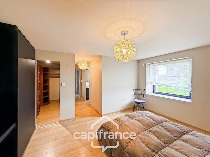 Maison - 298 m² - 10 pièces