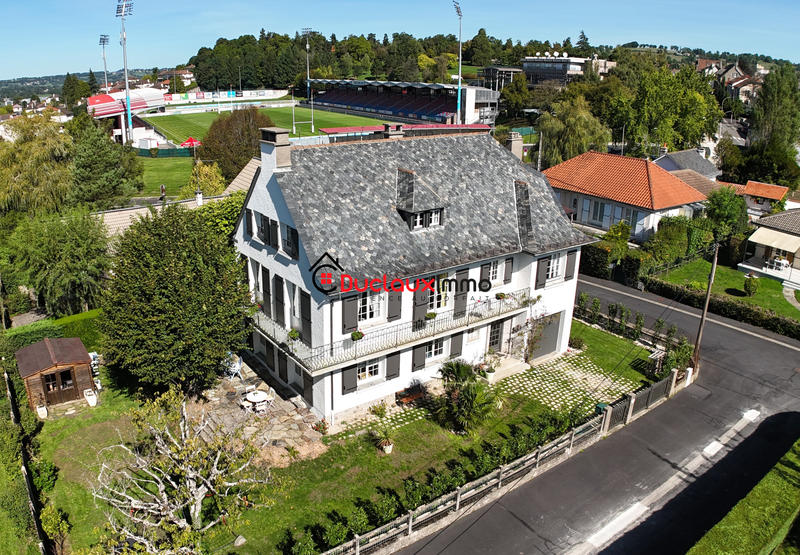 Maison - 250 m² - 11 pièces