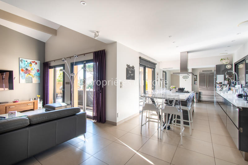 Maison - 210 m² - 9 pièces