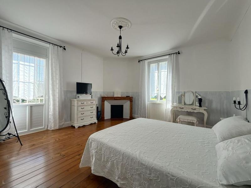 Maison - 390 m² - 10 pièces