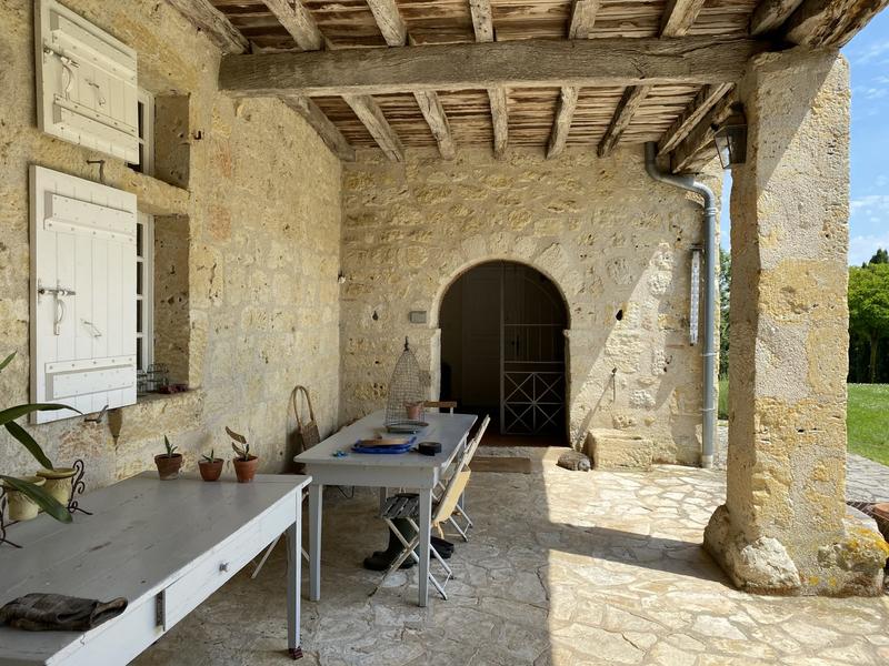 Maison - 365 m² - 8 pièces