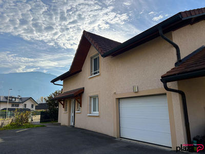 Maison - 226 m² - 7 pièces