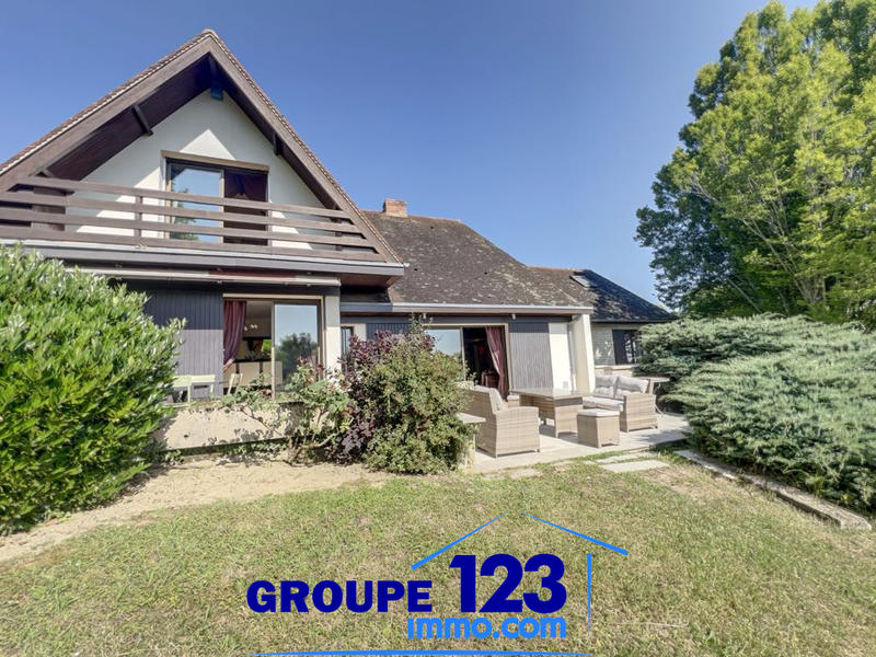 Maison - 373 m² - 8 pièces