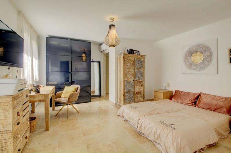 Maison - 203 m² - 8 pièces