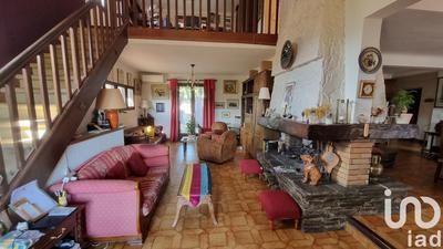 Maison - 275 m² - 10 pièces