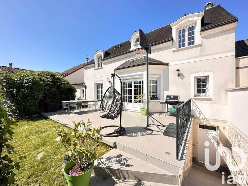 Maison - 200 m² - 7 pièces