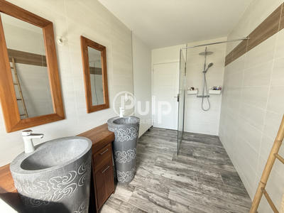 Pavillon - 130 m² - 6 pièces