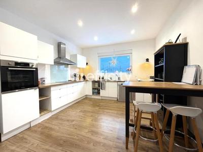 Maison - 142 m² - 6 pièces