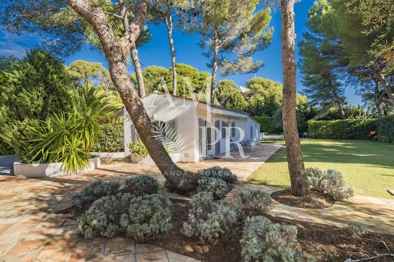 Propriété - 480 m² - 10 pièces