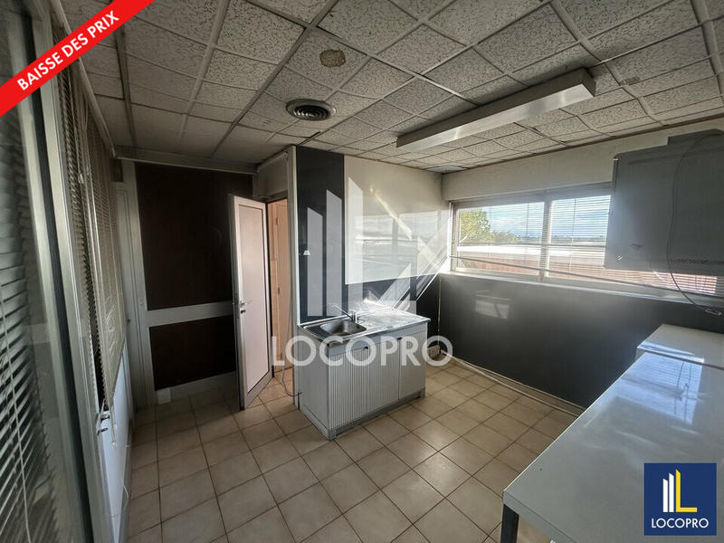 Local d'activité / Entrepôt - 857 m²