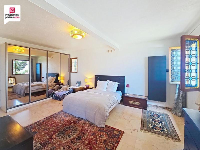 Villa - 265 m² - 8 pièces