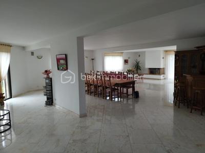 Demeure - 420 m² - 11 pièces