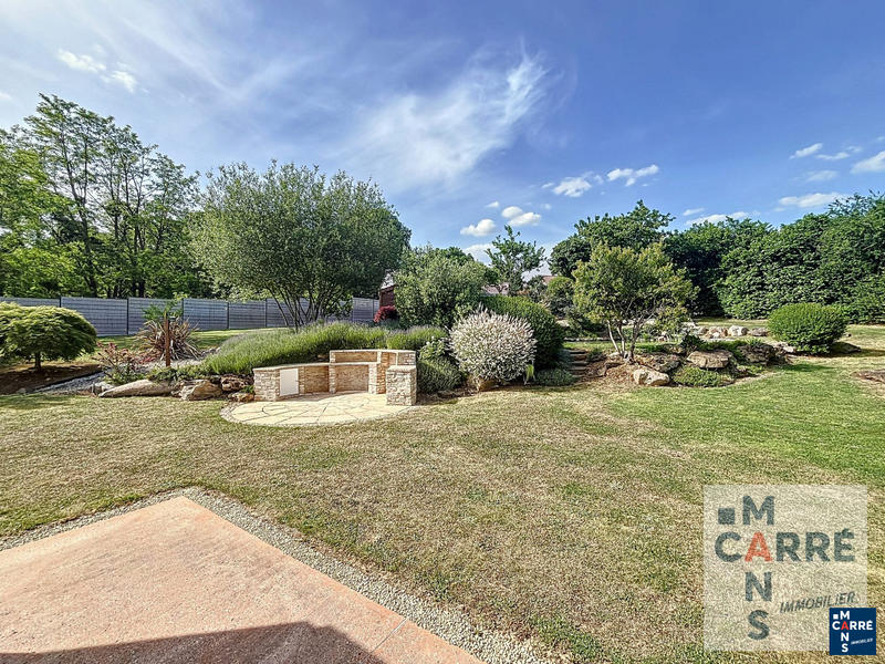 Maison - 237 m² - 8 pièces