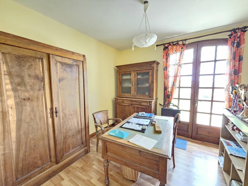 Maison - 236 m² - 7 pièces