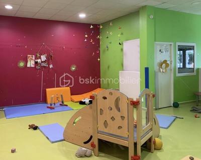 Local commercial - 210 m² - 6 pièces