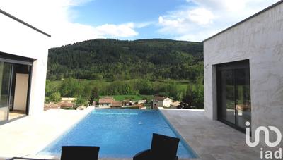 Maison - 212 m² - 6 pièces