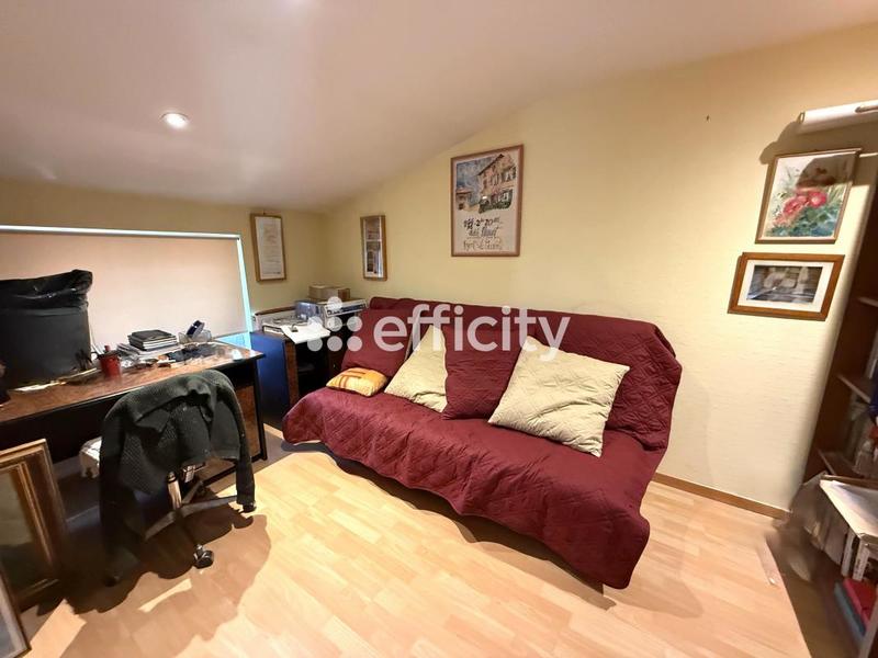 Maison - 325 m² - 13 pièces