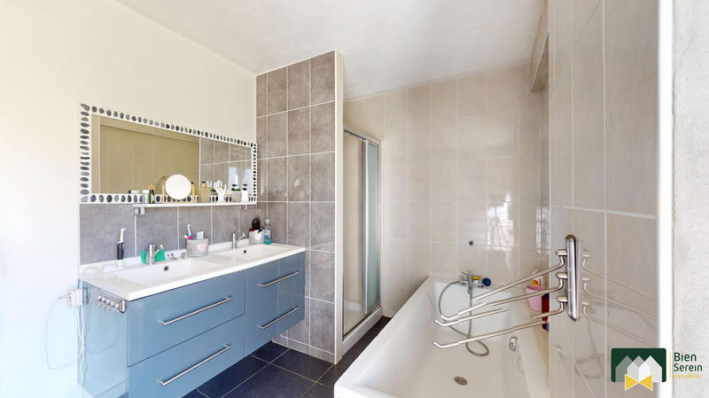 Maison - 256 m² - 10 pièces