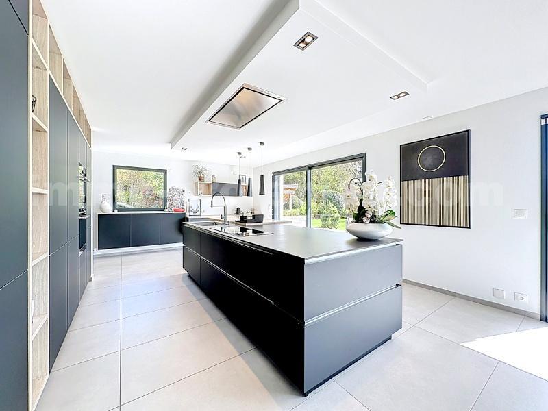 Maison - 486 m² - 8 pièces