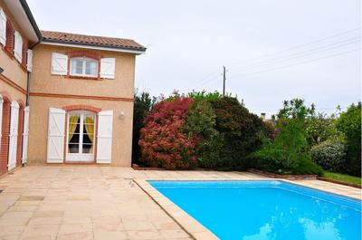 Maison traditionnelle - 240 m² - 8 pièces