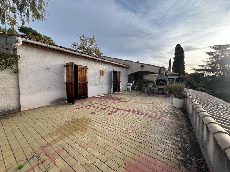 Maison - 300 m² - 6 pièces