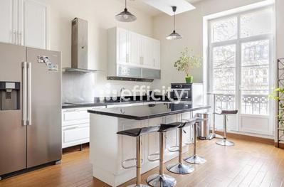 Appartement - 202 m² - 9 pièces