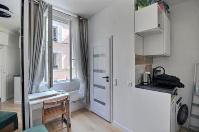 Studio - 9 m² - 1 pièce