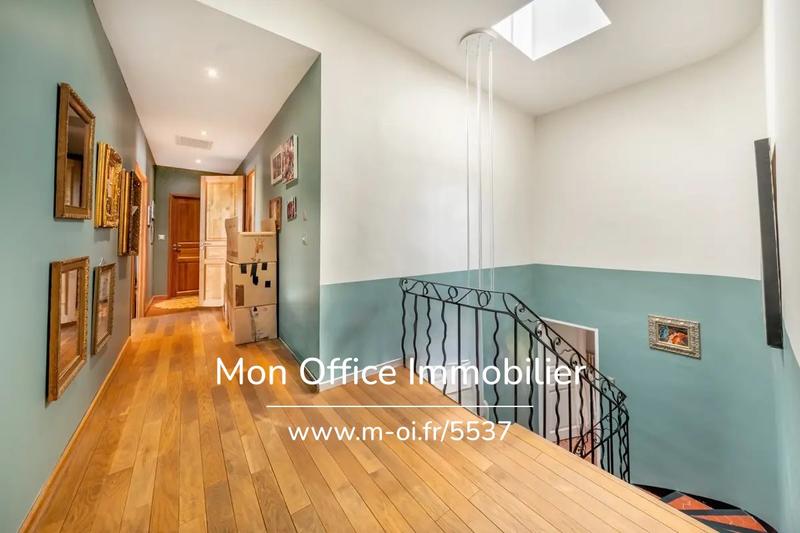 Maison - 500 m² - 8 pièces