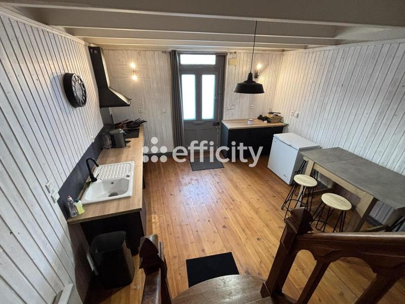 Maison - 200 m² - 9 pièces