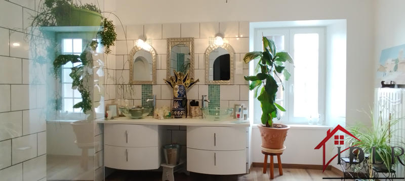 Maison - 220 m² - 7 pièces