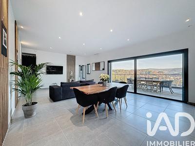 Maison - 207 m² - 8 pièces