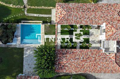 Maison - 360 m² - 5 pièces