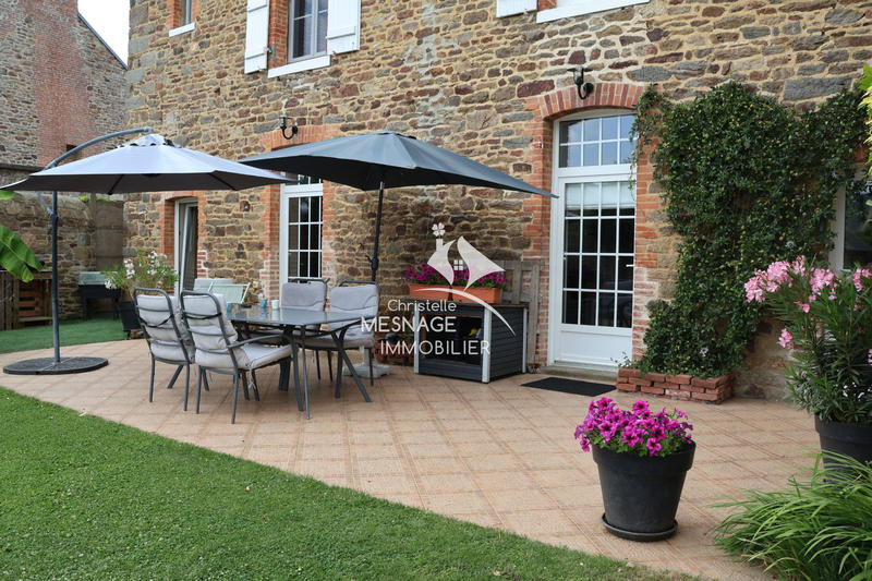 Maison - 224 m² - 8 pièces