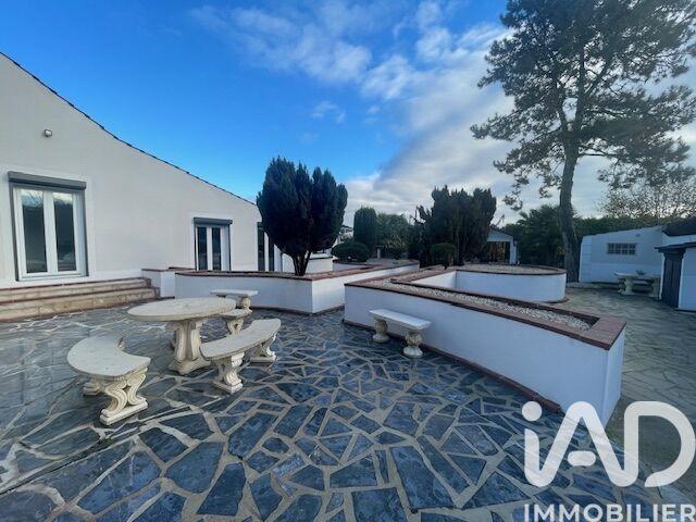 Maison - 230 m² - 8 pièces