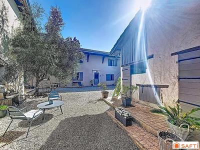 Maison - 372 m² - 12 pièces