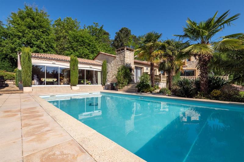 Maison - 340 m² - 11 pièces