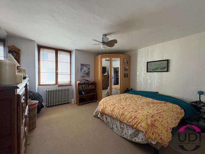 Maison - 235 m² - 8 pièces