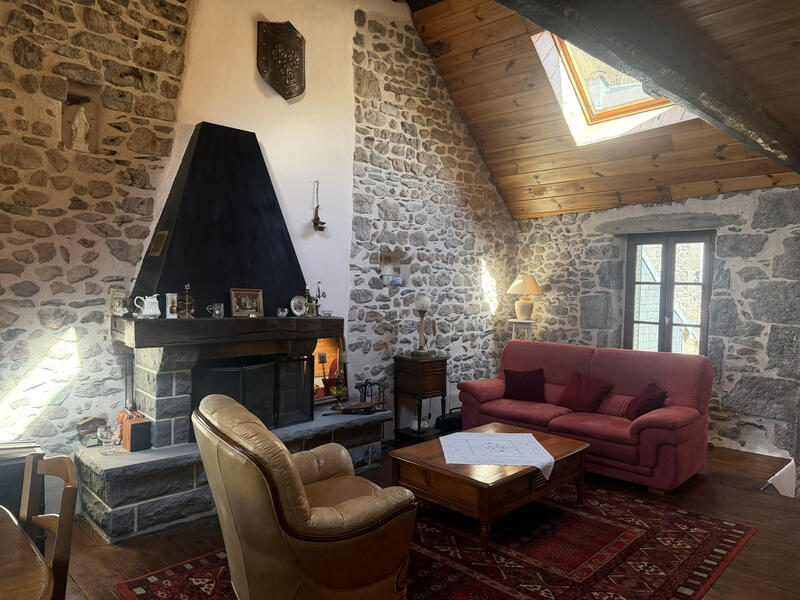 Maison - 101 m² - 8 pièces