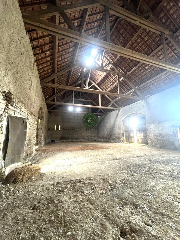 Maison - 300 m² - 1 pièce