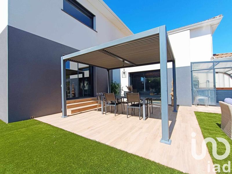 Maison - 230 m² - 7 pièces