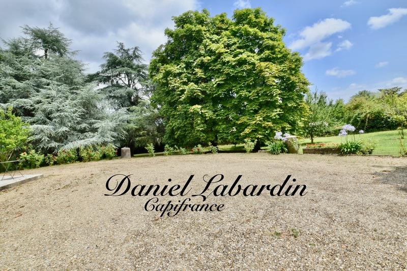 Maison - 235 m² - 8 pièces