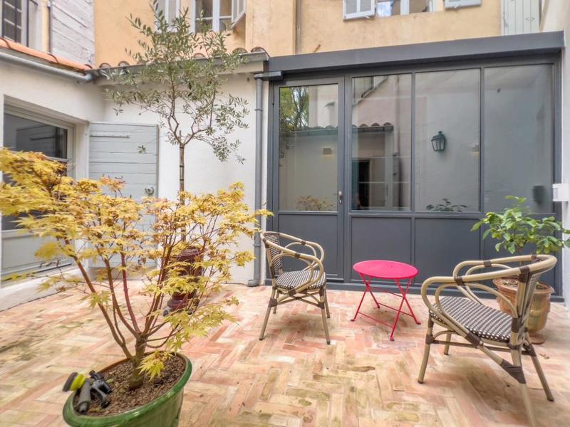 Appartement bourgeois - 231 m² - 10 pièces