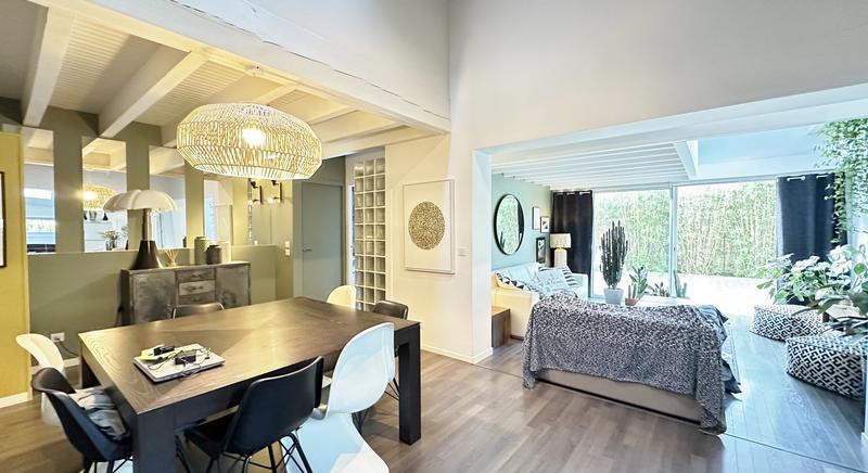 Villa - 222 m² - 10 pièces