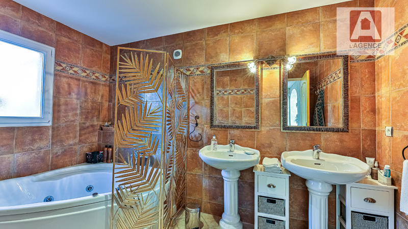 Maison - 318 m² - 7 pièces