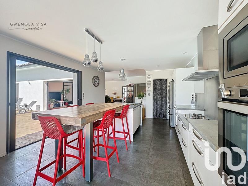 Maison - 260 m² - 6 pièces