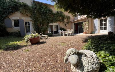 Maison - 210 m² - 9 pièces