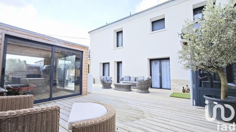 Maison - 240 m² - 10 pièces